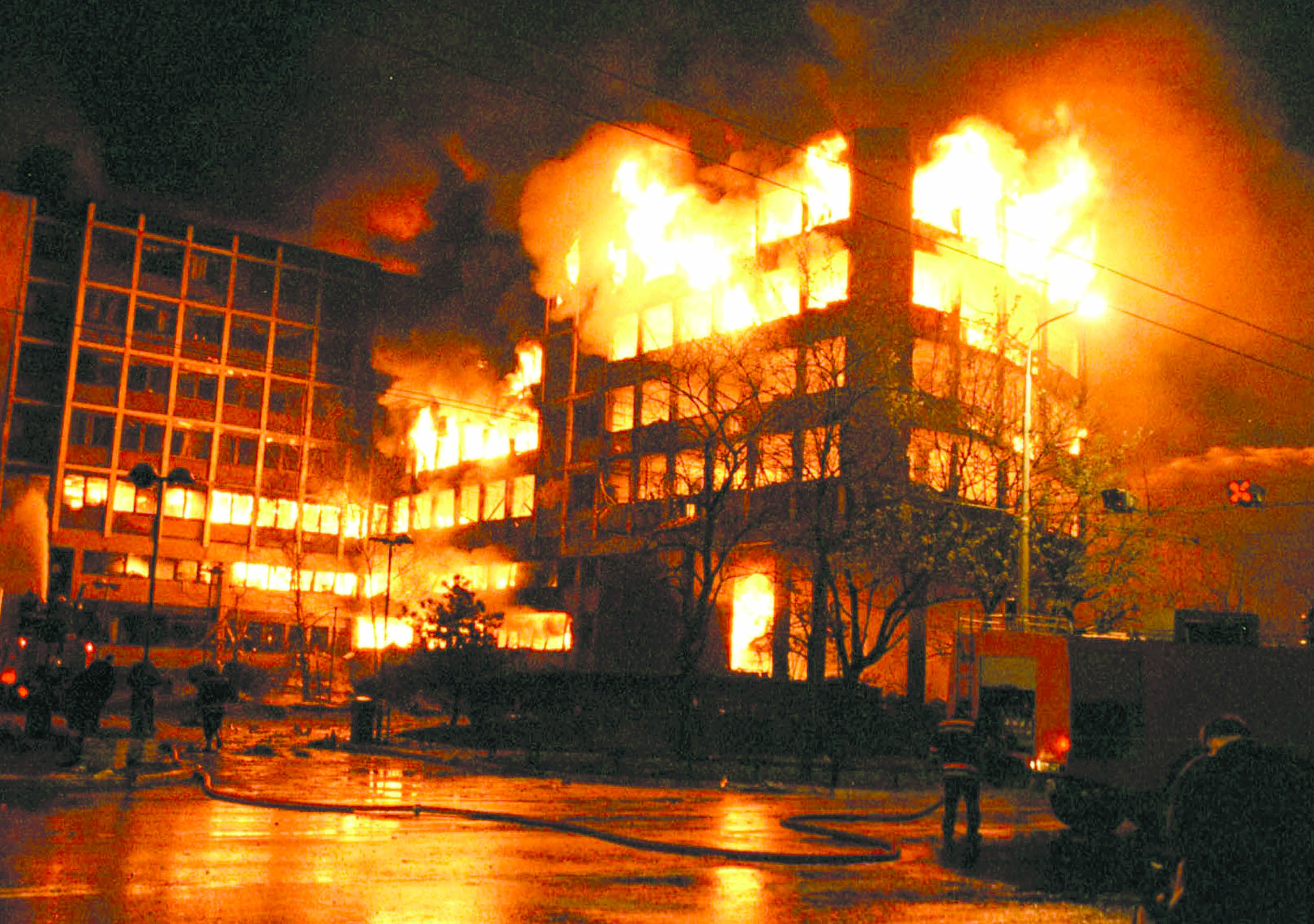 Bombardement du siège de RTS à Belgrade par l'OTAN en 1999