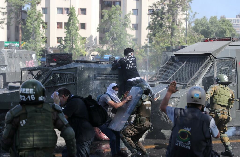 « Ils nous ont tant volé qu’ils nous ont même dérobé notre peur » : insurrection populaire au Chili