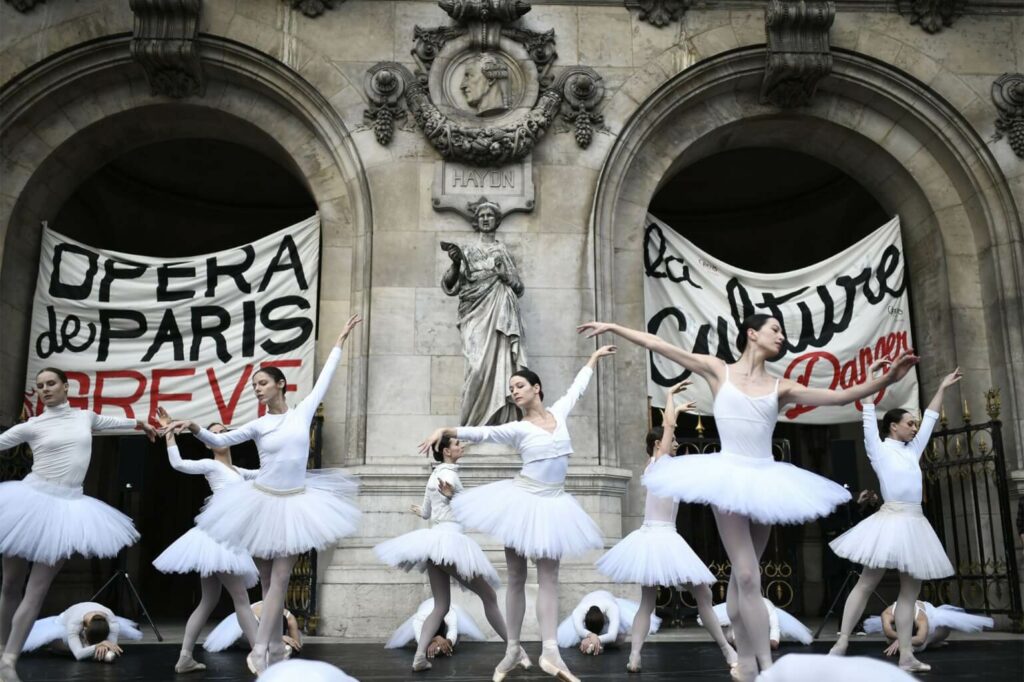 « Si des bourgeois viennent nous voir, nous ne sommes pas responsables » : rencontre avec des danseuses de l'Opéra en grève
