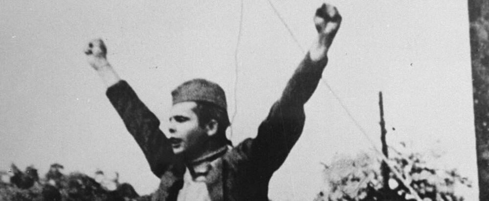 « Mort au fascisme ! Liberté pour le peuple ! » « Mort au fascisme ! Liberté pour le peuple ! »