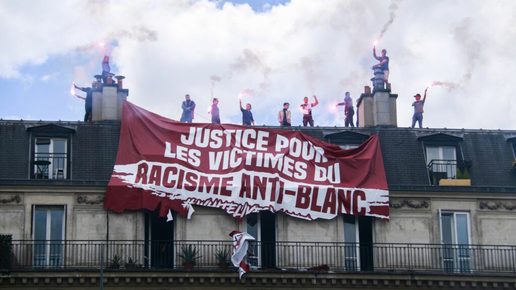 Action Antifasciste Paris-Banlieue : Faut-il dissoudre Génération Identitaire ?