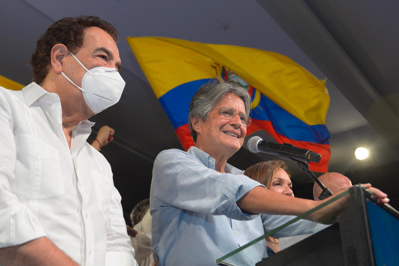 Élections andines : Cap à droite en Équateur, le Pérou à la croisée des chemins
