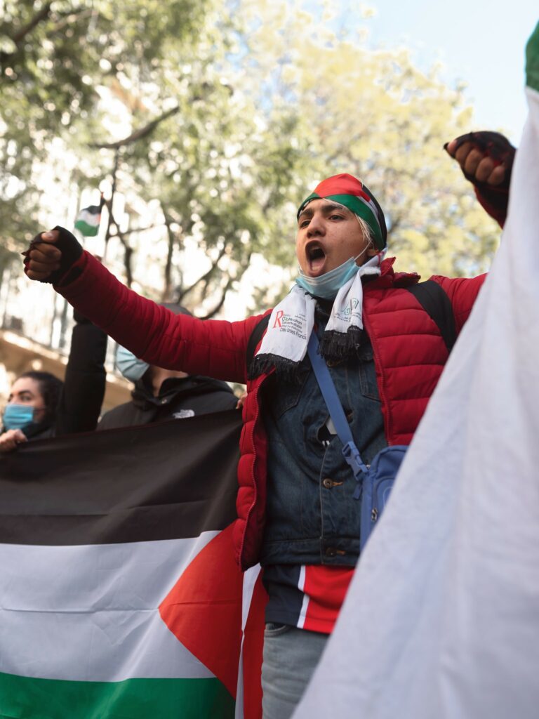 « Nous sommes tous des Palestiniens » : Des milliers de personnes bravent l'interdiction de manifester à Paris